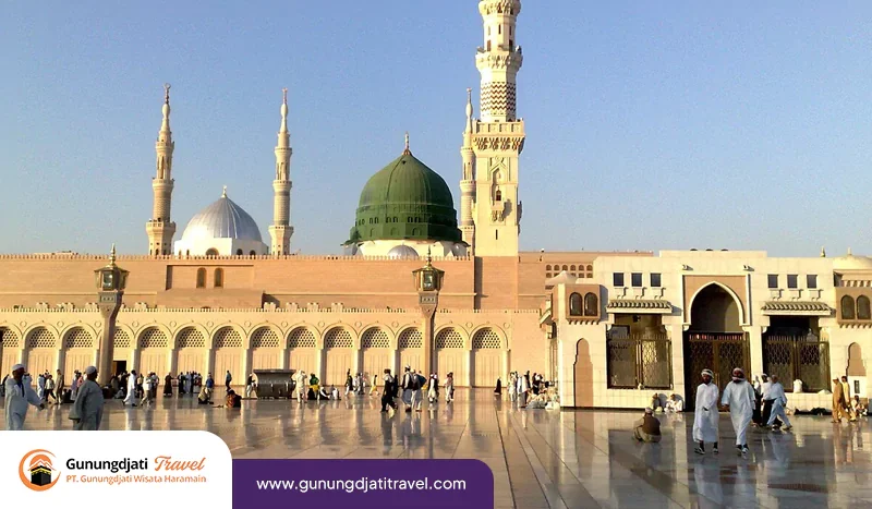 7-tips-cari-travel-umrah-indramayu-agar-aman-nyaman-6847b13d3e35f